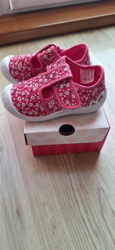 Dievčenské plátenky, 24