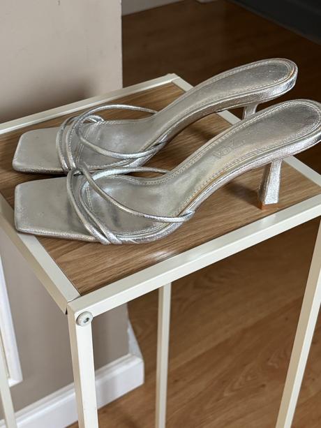Kvalitné strieborné šľapky zara, zara,38