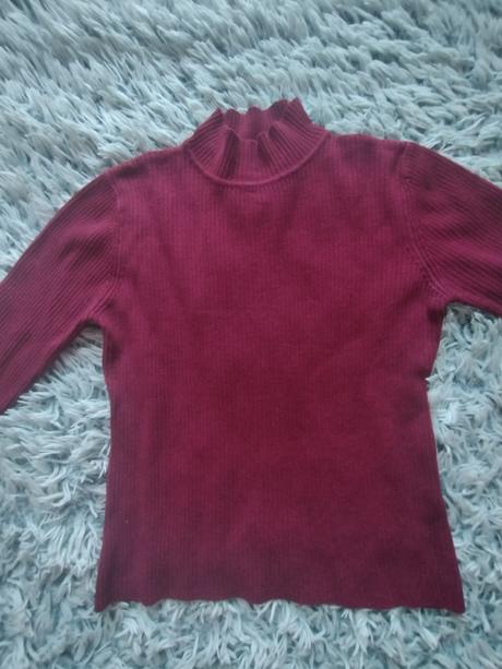 Rolák bordovej farby, s