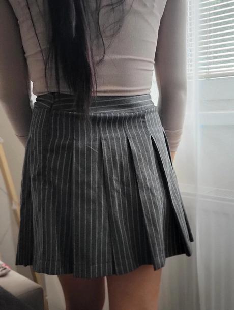 Siva pruhovana skladana sukna, sinsay,l / m