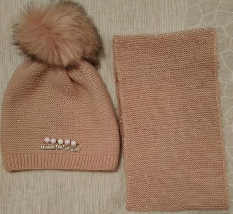 Čiapka so šálom, 152