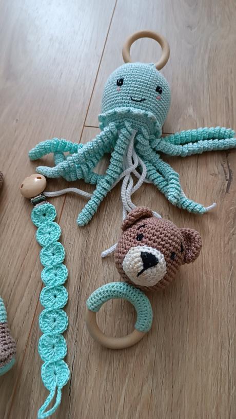 Háčkované hračky,