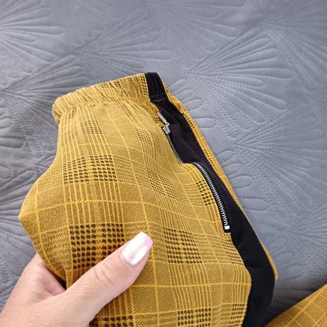 Kárované legíny so zipsíkmi, 158