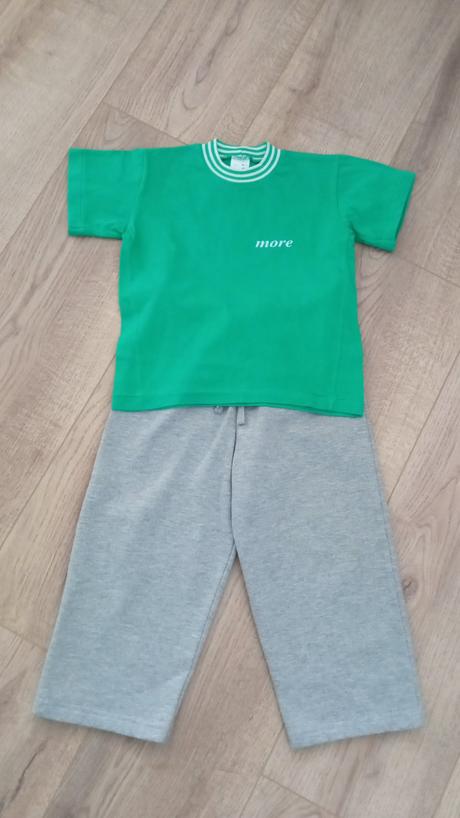 Tepláky s tričkom, 104