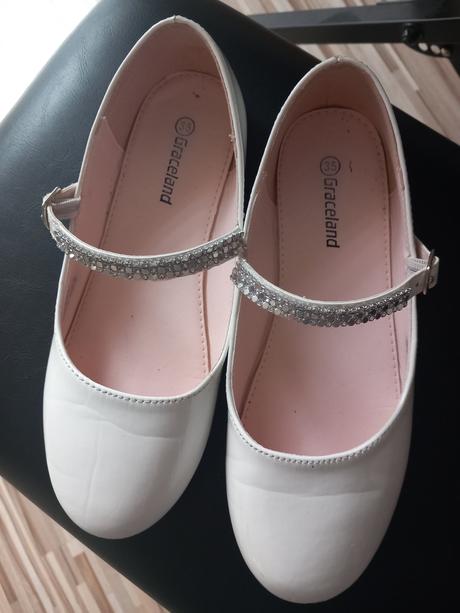 Šaty na 1 sväté prijímanie, 146