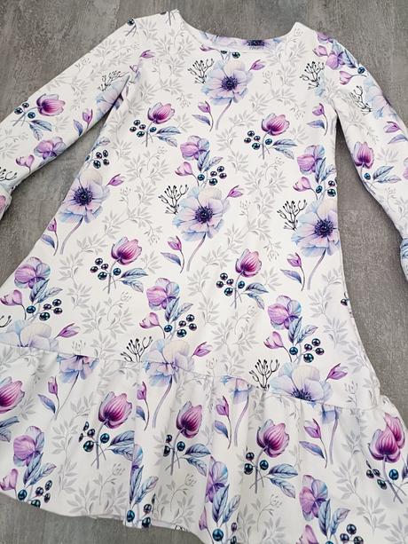 Elegantné dievčenské šaty, 140