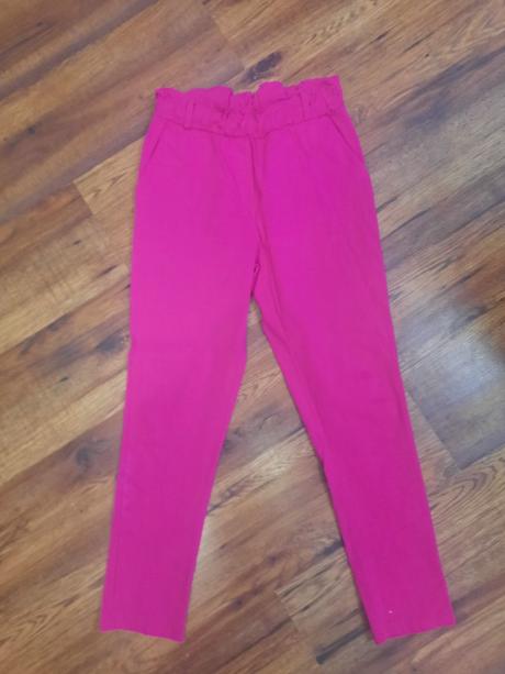 Cyklamenové nohavice, 38