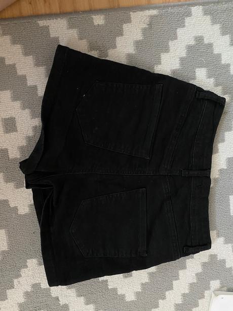 Šortky, 36