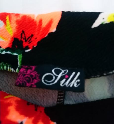 Dámske čierne jegginsy s farebným vzorom, silk, s