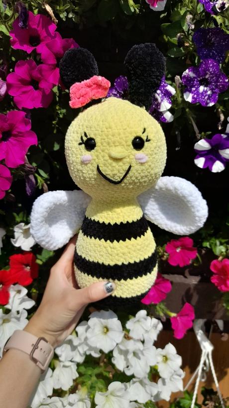 Háčkovaná včielka,