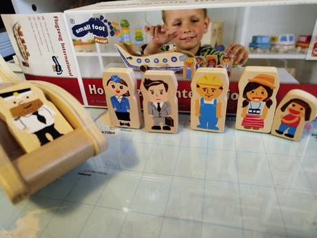 Drevené lietadlo s cestujúcimi nové, 