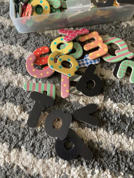 Abeceda farebné magnetky 100ks, 