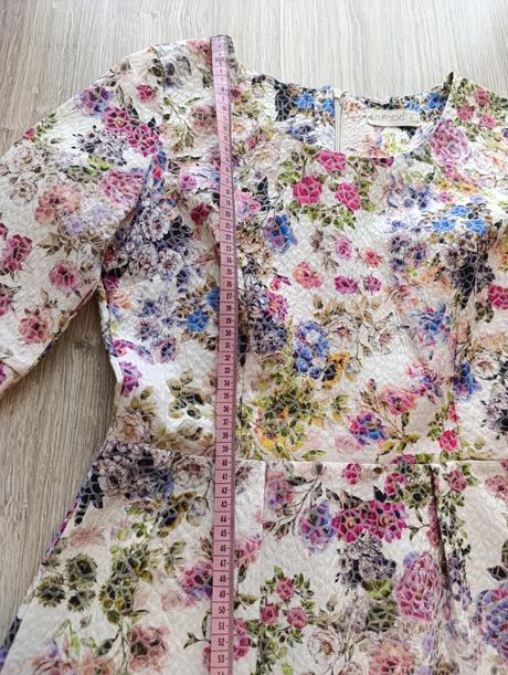 Dámske kvetované šaty, 38