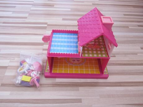 Domček s postavičkami, 