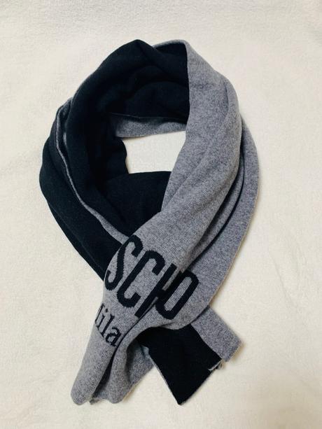 Čiernosivý vlnený šál zn. moschino originál, moschino