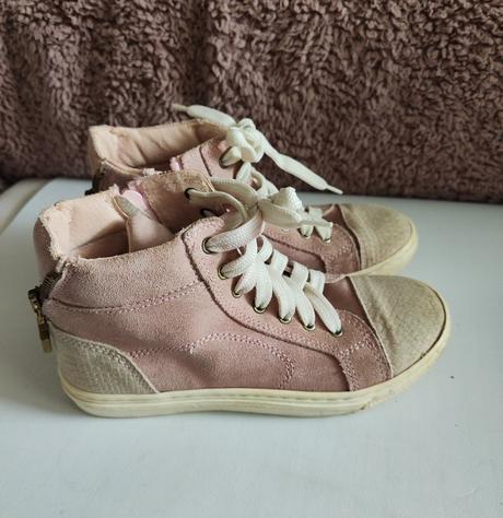 Vyššie tenisky, 31