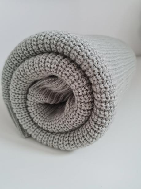 Vlnená pletená deka - mineral green elodie detail,