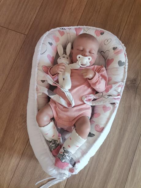 Realistická bábika,