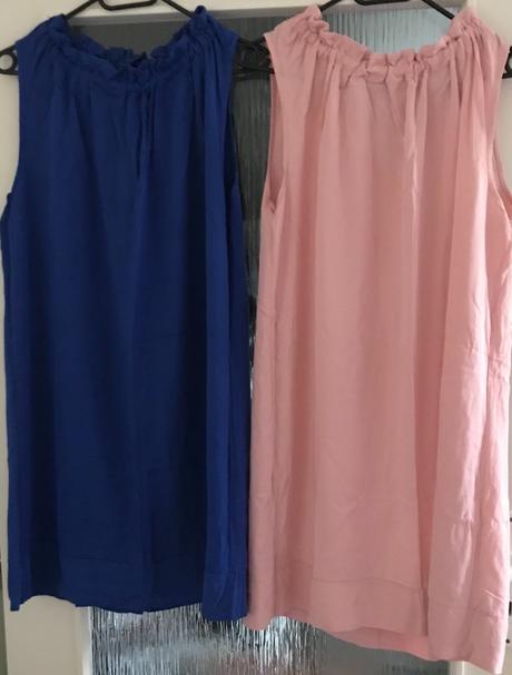 Šaty s viazanim okolo krku, 