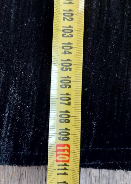 Čierne zamatové šaty na ramienka, xl