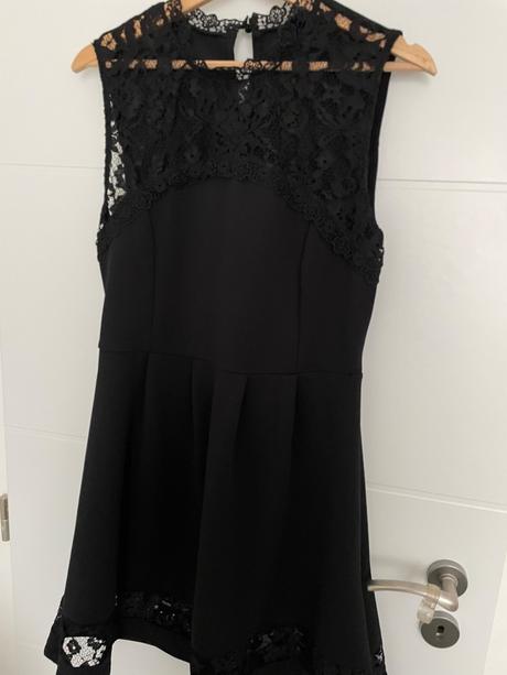 Áčkové čierne šaty s čipkou, bonprix,38
