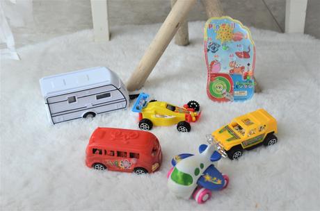 17 dielna sada autíčiek a iných hračiek,