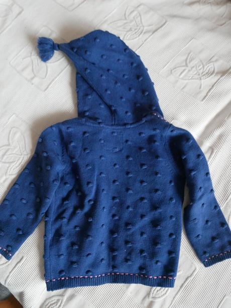 Pletený guličkový vyšívaný svetrík s kapucnou, f&f,92