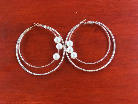 Strieborné kruhové náušnice s perličkami,