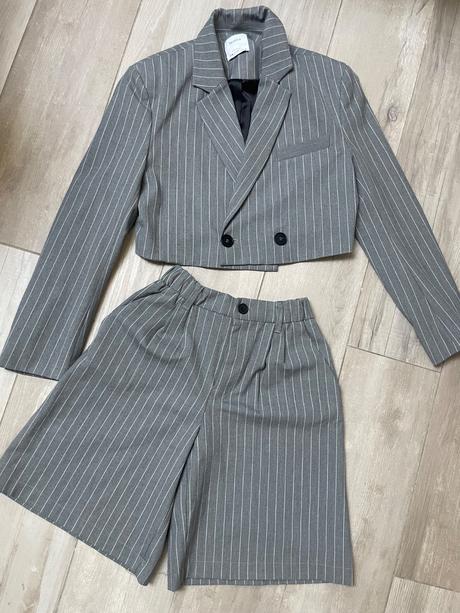 Krátky kostým, bershka,m