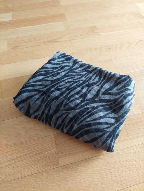 Obojstranná šatka čierno-bielo-sivá, h&m