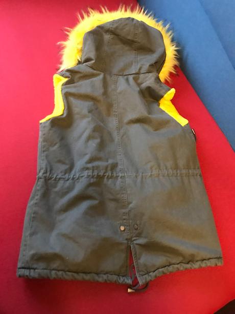 Vesta zateplena skapucou vel. s, s