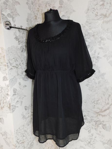 Velmi pekne šaty, 38