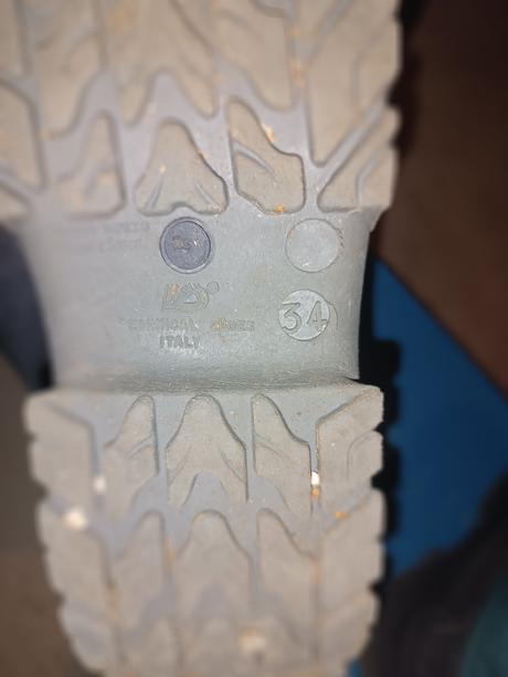 Snehule, deichmann,34