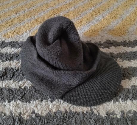 Čiapka so šiltom, 98