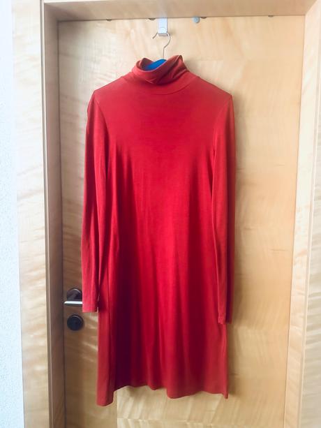 Ùpletové šaty s rolákom, s