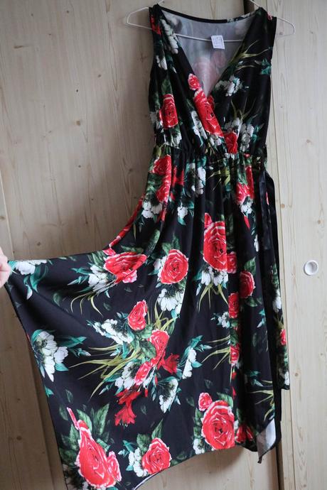 Spoločenské, pohodlné a ľahučké šaty veľkosť 38-40, l