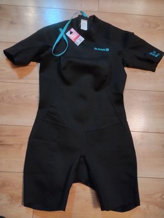 Dámska šortkova kombinéza na surf, 