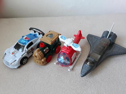 Plastové autíčka,