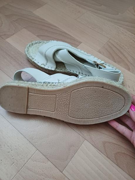 Sandale, reserved,37