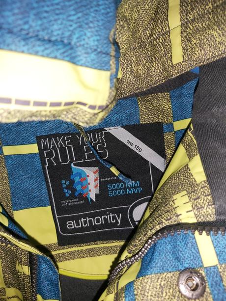 Lyziarska vetrovka, authority,152