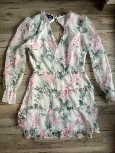 Letné kvetované šaty s hlbokým výstrihom vzadu, m