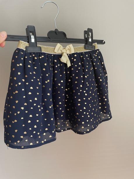 Sukna so zlatymi srdieckami, 110