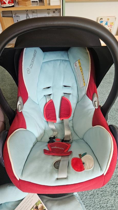 Maxi cosi vajicko + autosedacka + zakladna (2x), maxi cosi