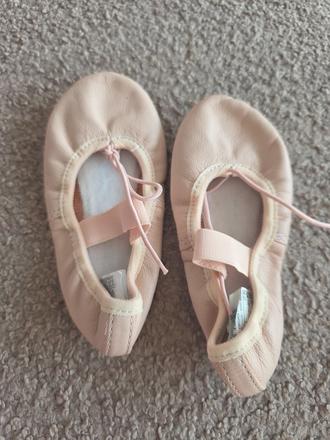 Dievčenské cvičky na tanecnú 25, decathlon,25