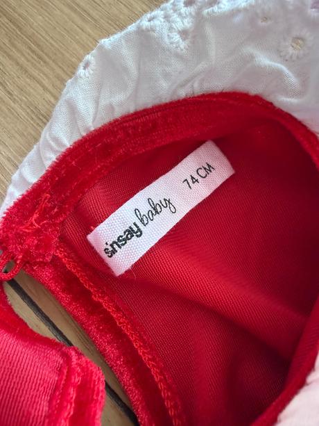 Vianočné šaty s sandalkymi, 74