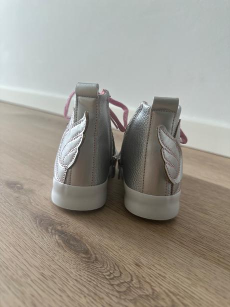 Deno nove tenisky, 27