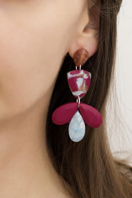 Visiace náušnice dlhé - nebeska a bordo,