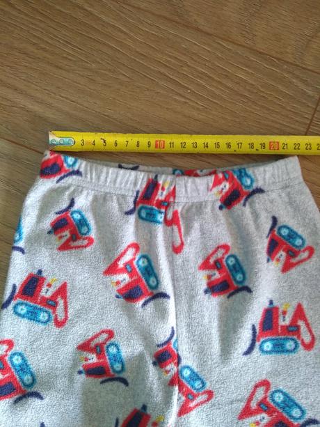 Tepláky 2-3 roky tenký flis, rebel,92