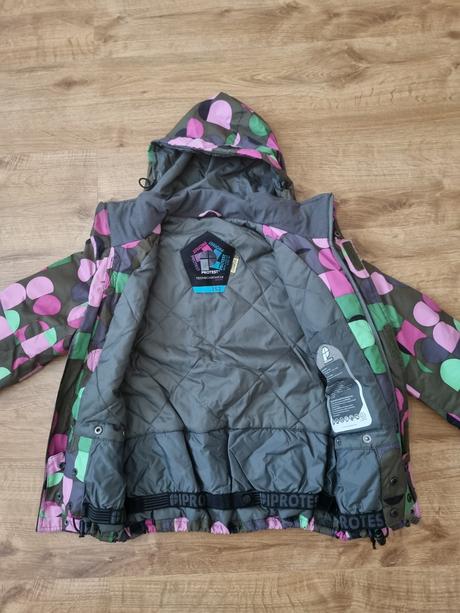 Zimná bunda protest, 152