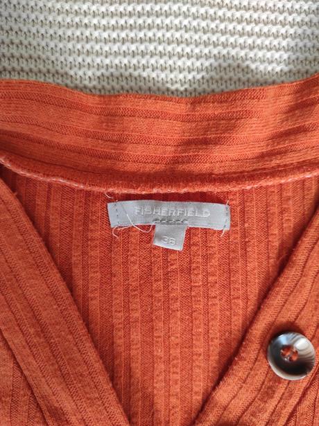 Oranžové tričko s gombíkmi, 36